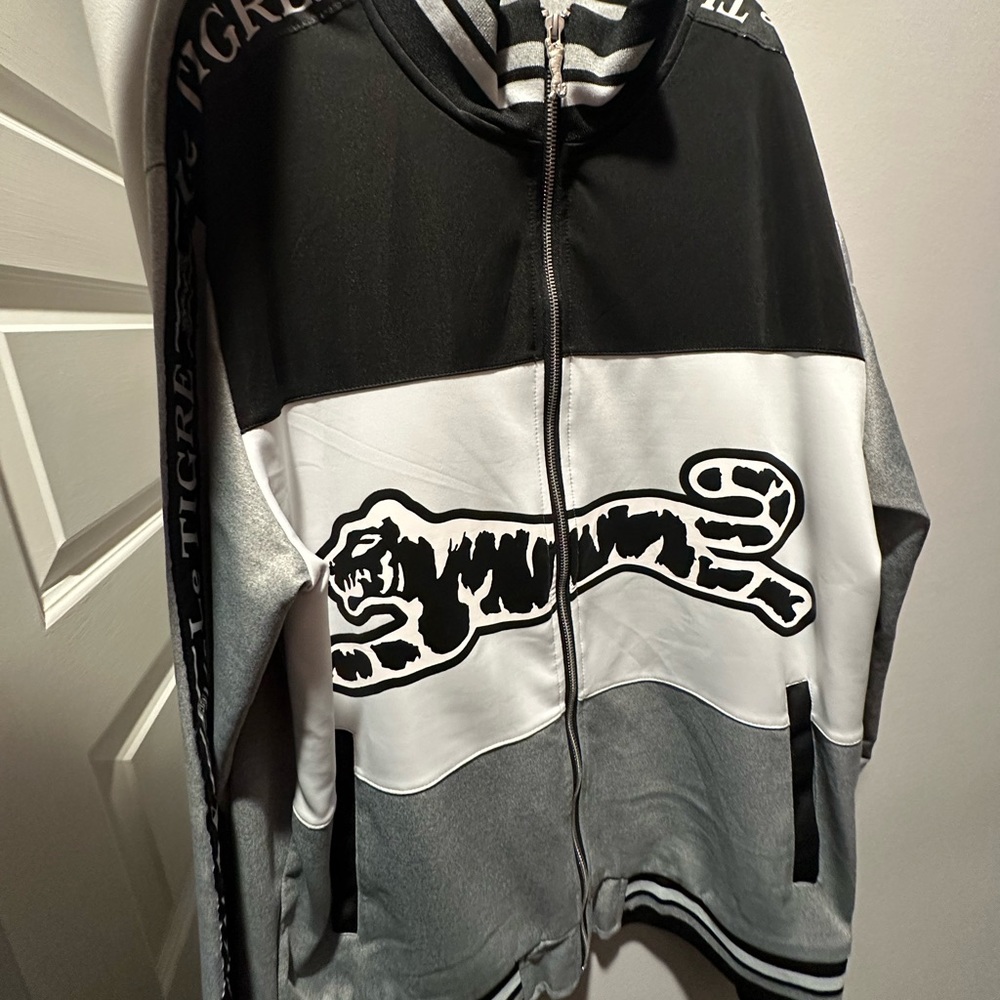 Jacket (zip up)